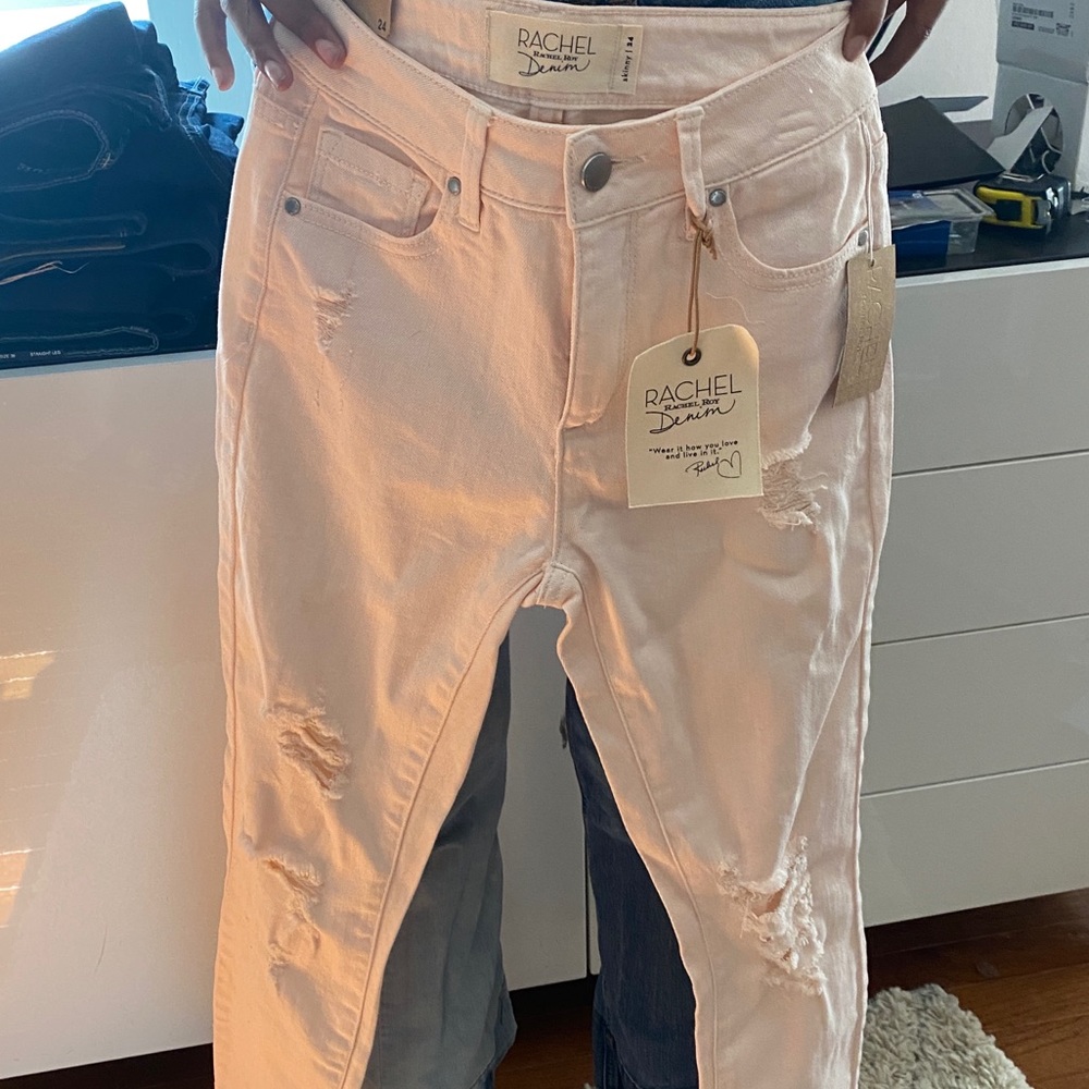 Distressed skinny jeans 24